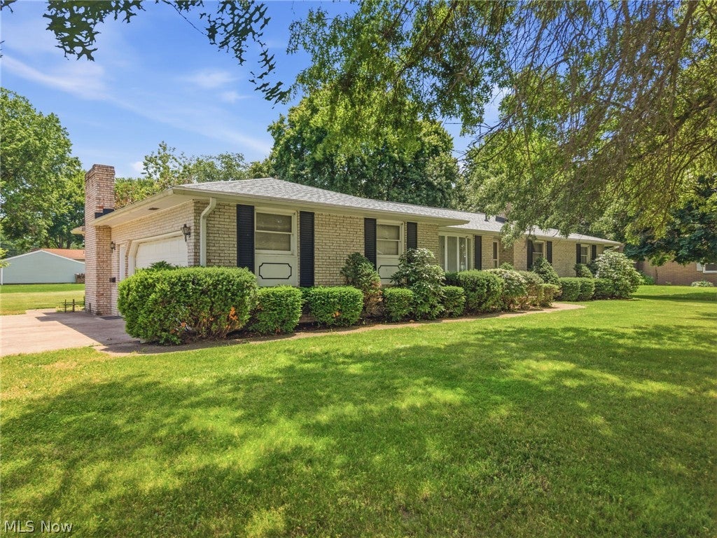 Photo of 4800 Suzette Avenue NW, Massillon, OH 44647 (MLS # 5217407)