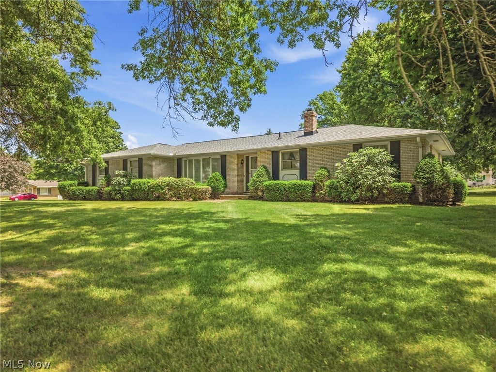 Photo of 4800 Suzette Avenue NW, Massillon, OH 44647 (MLS # 5217407)