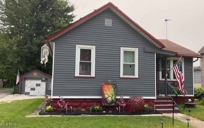 Come make this your home. Cute ranch with private backyard and 1 car garage. Spacious living room and master bedroom. Close to west rec park with walking area and playground. Just needs some personal touches. Backyard partly fenced.