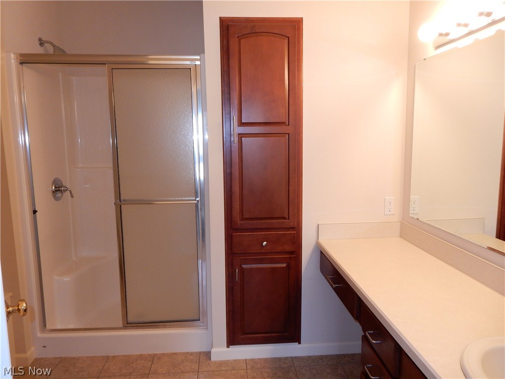 Clingan Xing Condo - Residential