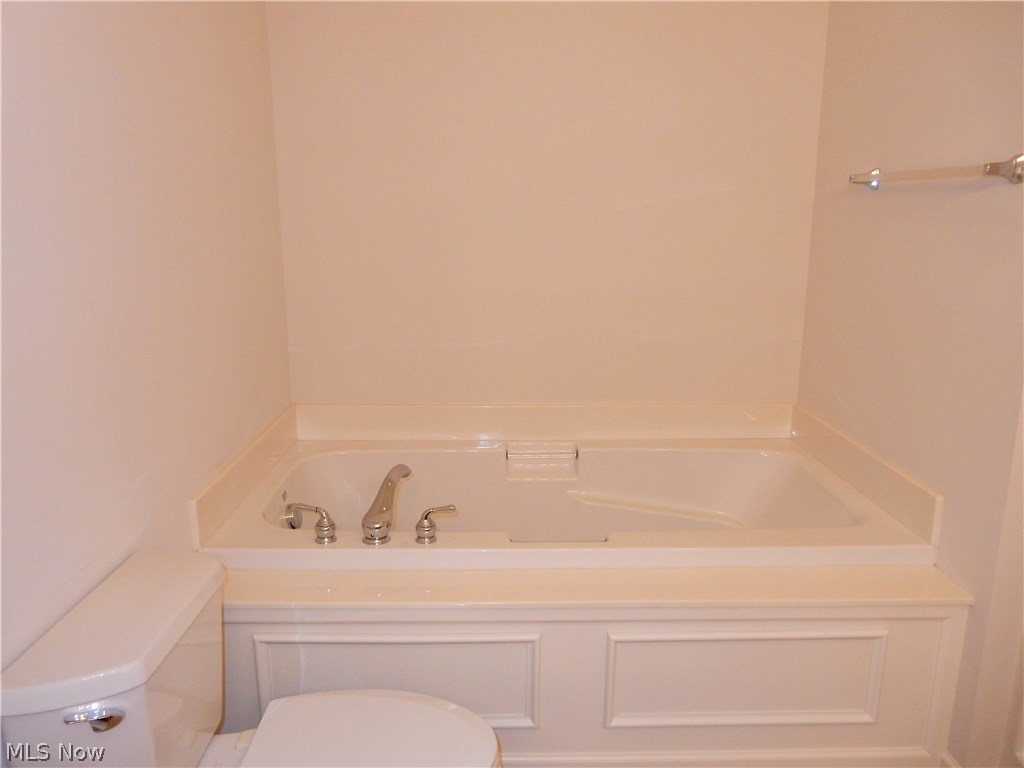 Clingan Xing Condo - Residential