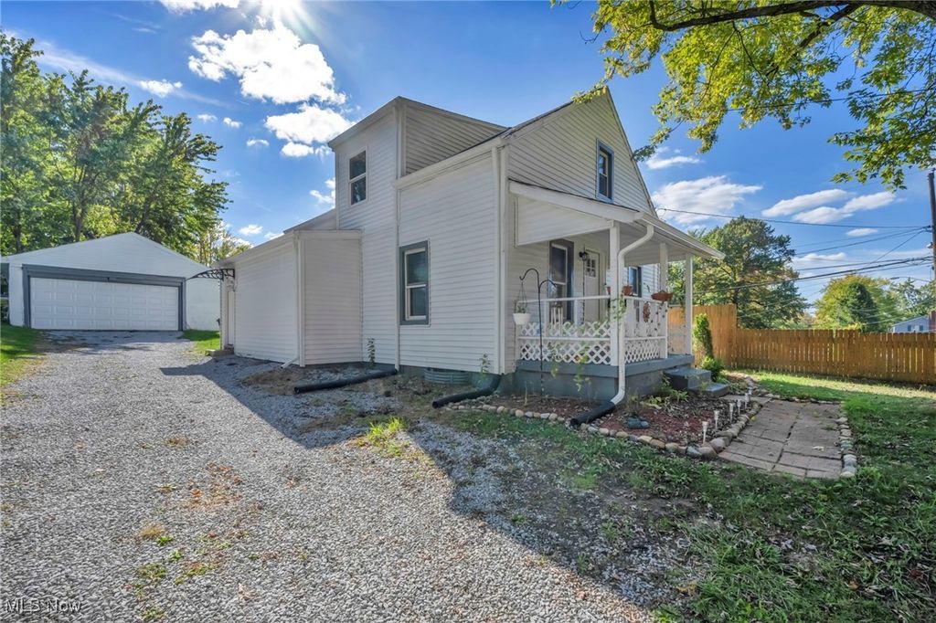 Photo of 1328 Alphada Avenue, Akron, OH 44310 (MLS # 5164807)