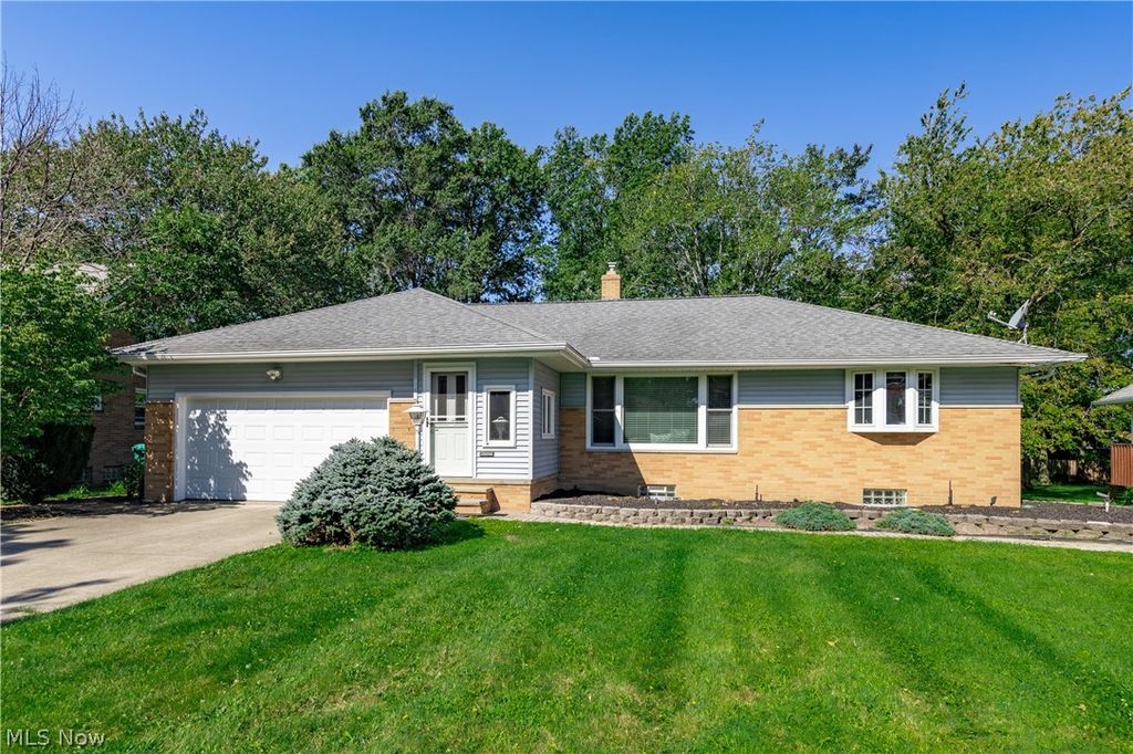 Photo of 774 Kenbridge Drive, Richmond Heights, OH 44143 (MLS # 5193071)