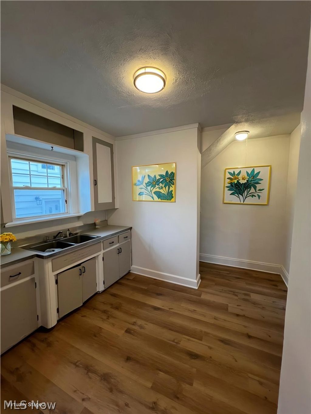 Photo of 2089 Elbur Avenue, Lakewood, OH 44107 (MLS # 5197202)