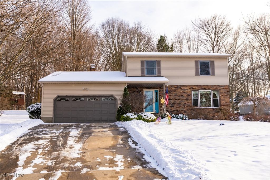 Photo of 9534 Garden Park Circle NW, Uniontown, OH 44685 (MLS # 5177331)