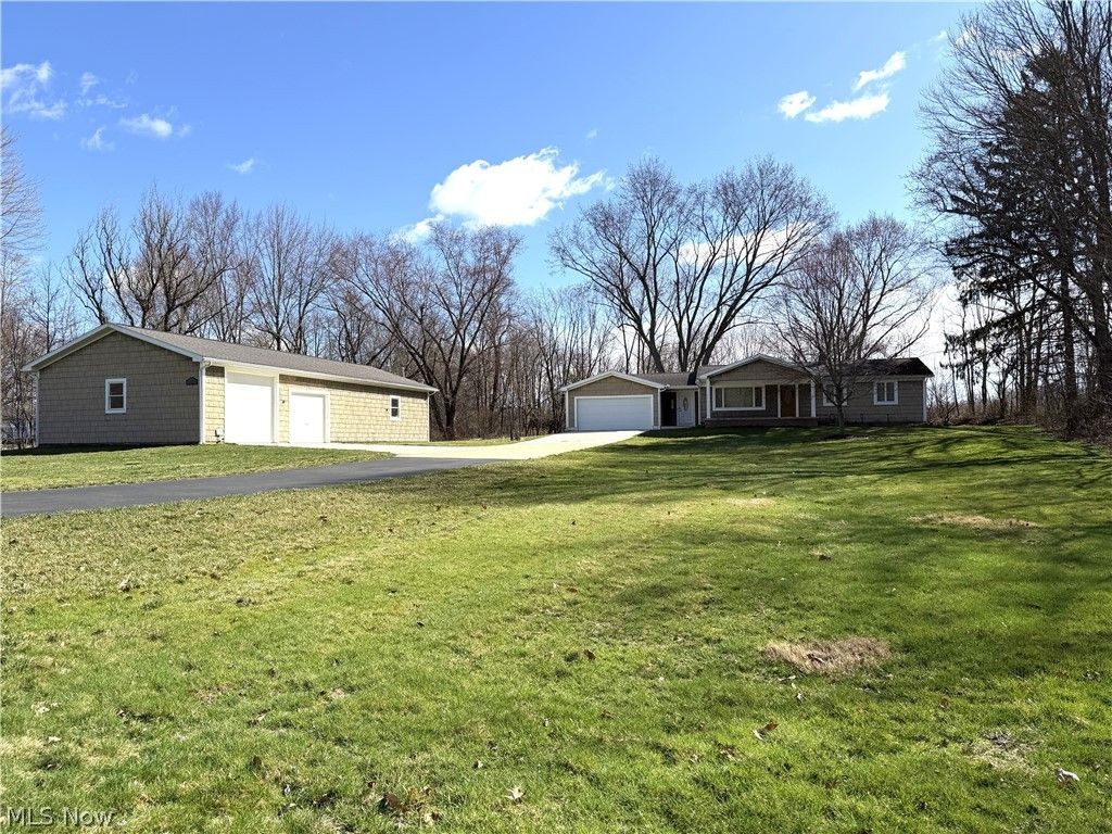 Photo of 8030 Leaver Avenue NW, Canal Fulton, OH 44614 (MLS # 5191916)