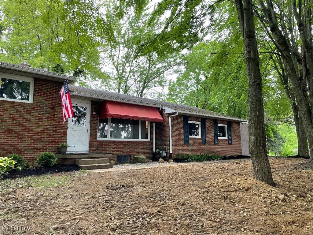 Beautiful 4 Bedroom All Brick Split Level Home. Brand New Pergo Flooring throughout the home Enjoy The New Modern Kitchen With Breakfast Bar. Also Features Beautiful Bright 4 Season Sun Room That overlooks the Back Yard. The Private Treed Lot ,Also Includes 2 Huge Sheds With Lofts. Awesome 2 Oversized Heated Garage With Glazed Tile Walls And Water, With walk down steps to Lower Level Also Attached 2 Car Carport . New Stainless Steel Appliances On Order New Hot Water Tank On Order Put Your Feet UP And Move Right IN. Front yard to be reseeded
Agent Owned