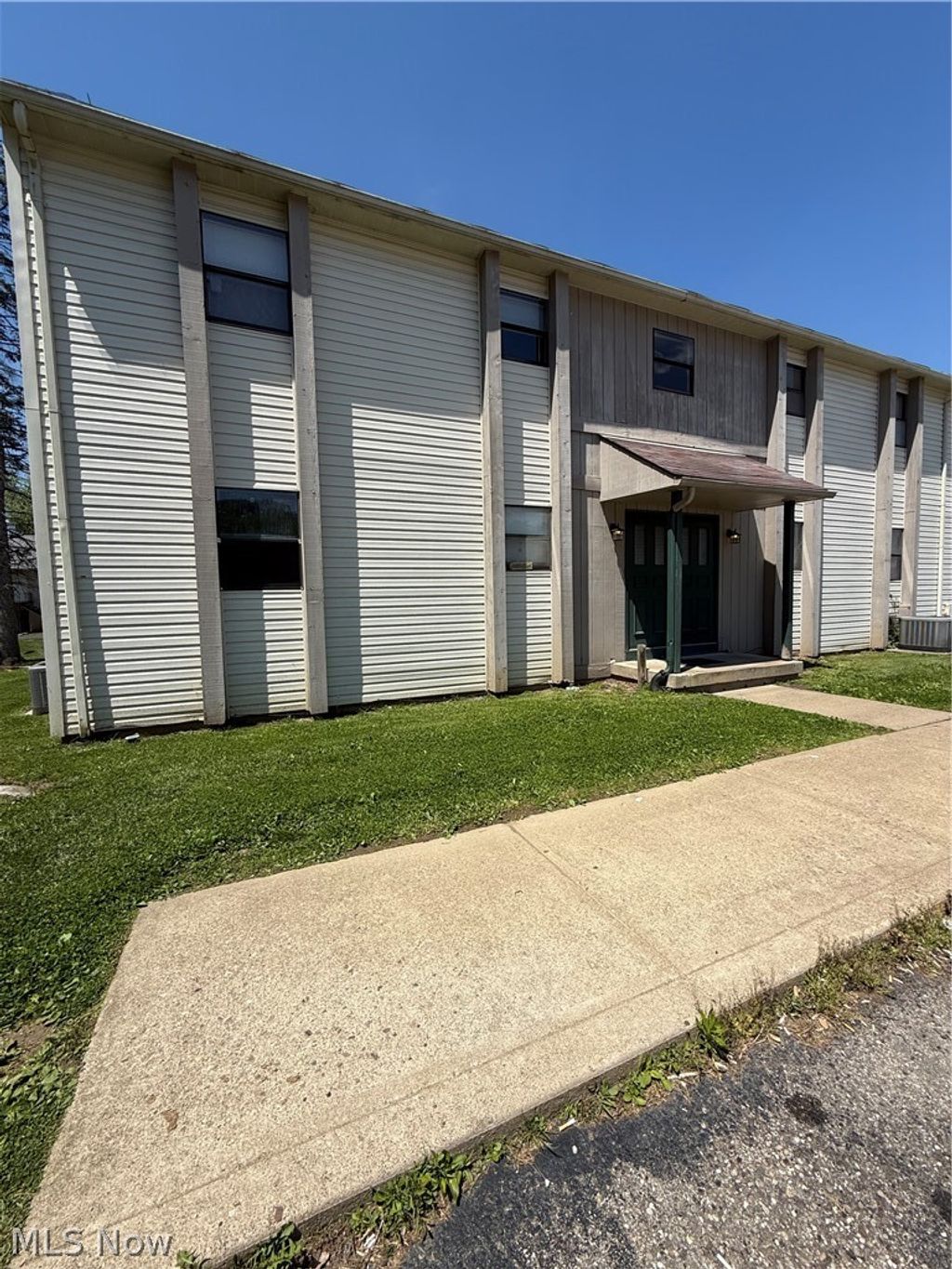 Photo of 1060 Brandywine Boulevard #E, Zanesville, OH 43701 (MLS # 5207009)