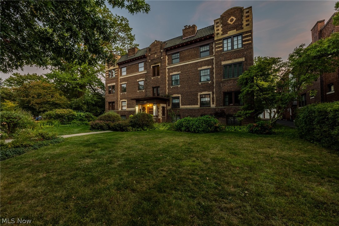 Reindeer Condo - Residential