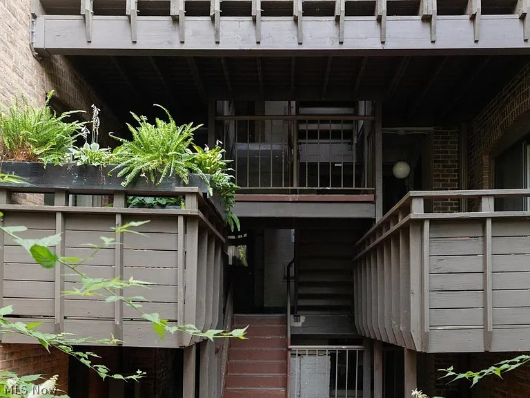 Reindeer Condo - Residential