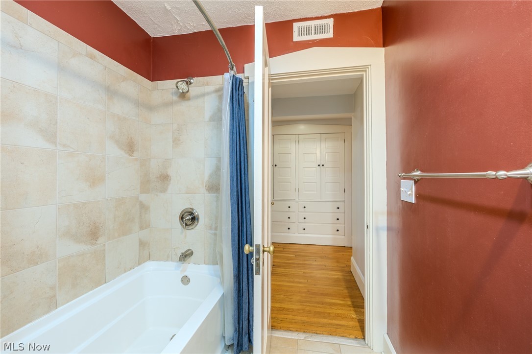 Reindeer Condo - Residential