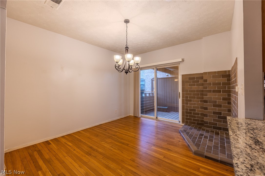 Reindeer Condo - Residential