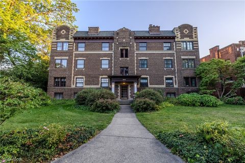 Homes For Sale - 2472 Overlook Road<br/> Cleveland Heights, OH 44106