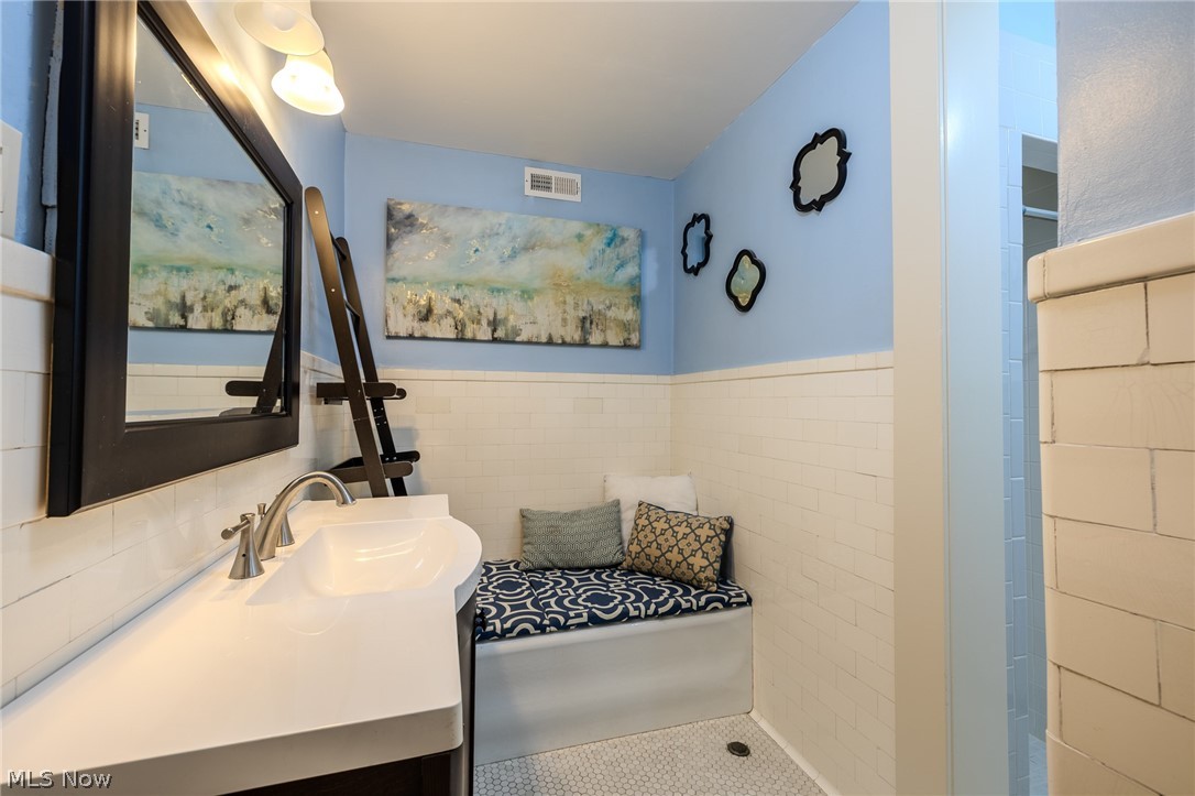 Reindeer Condo - Residential