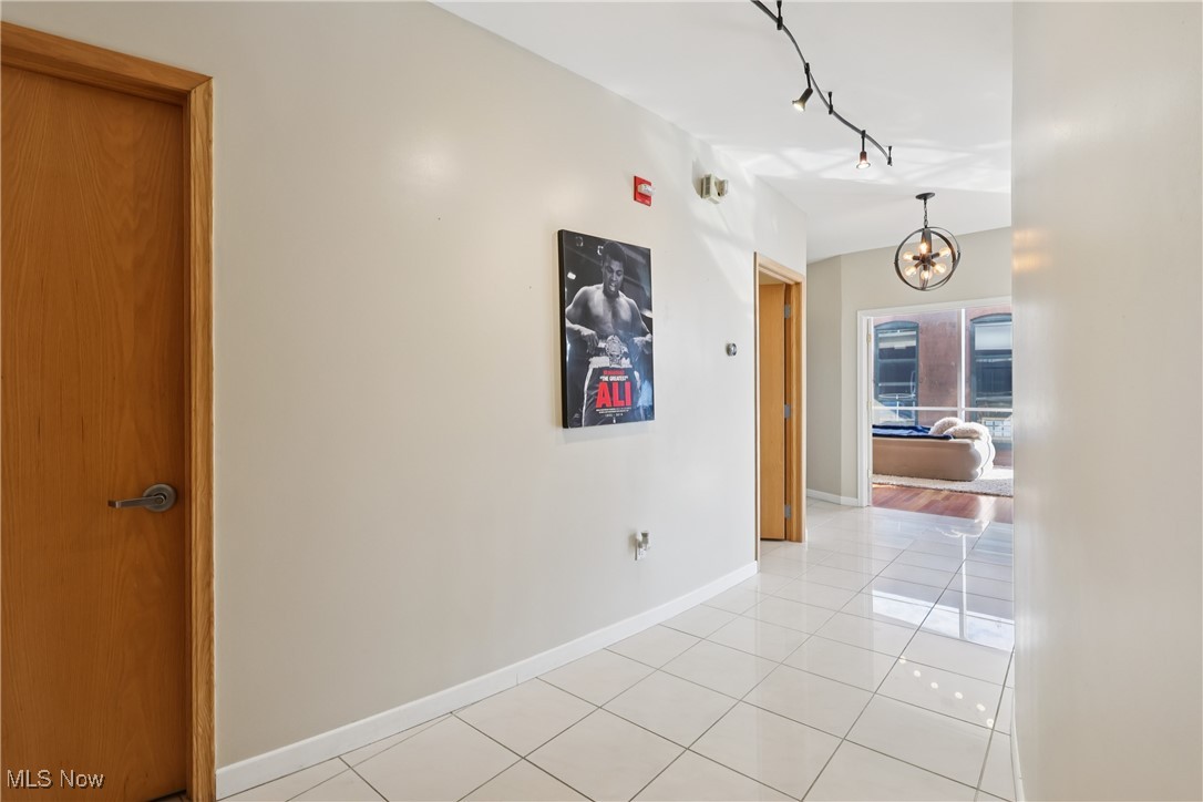 701 W Lakeside Avenue 705