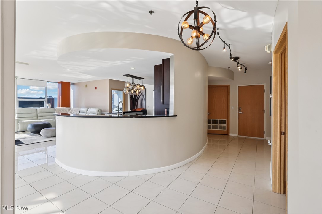 701 W Lakeside Avenue 705