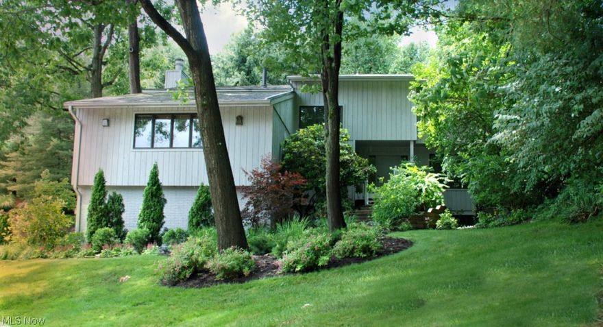 New on Market in Merriman Woods on  quiet picturesque cul-de-sac setting. This contemporary / modern home open floor plan offers 4 bedrooms, 4 full baths, den, family room w/fireplace and wet bar for entertaining. A finished lower level walk out rec room, two car attached garage. Priced to sell. Welcome to 696 Rockwood Dr.