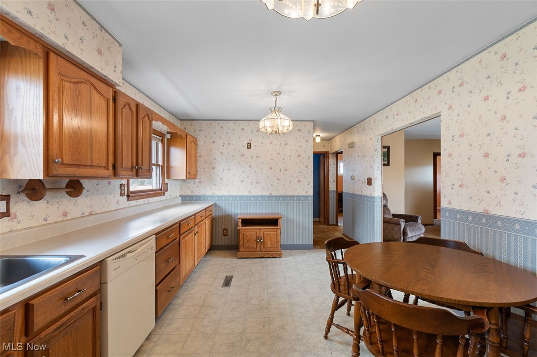 1315 Deerfield Avenue, Dalton, Ohio image 17