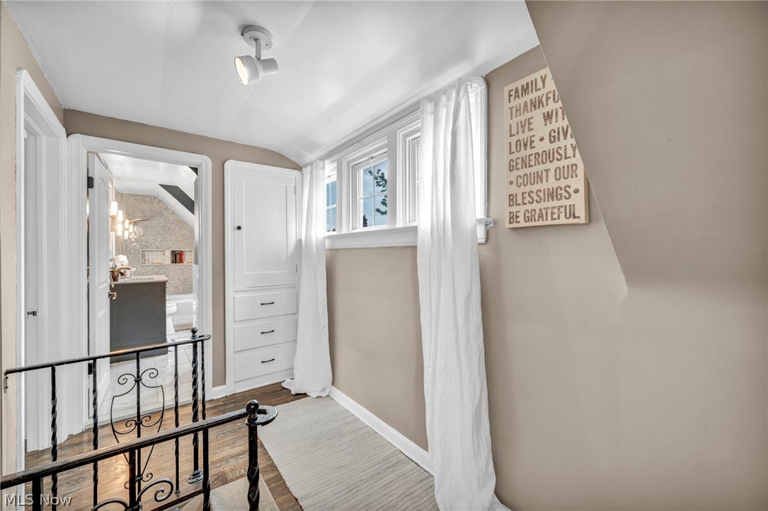 W H Lucas Cos Lakeview Road S - Residential