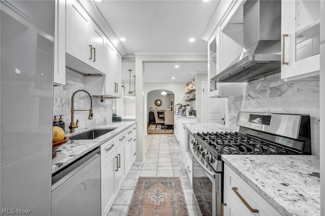 W H Lucas Cos Lakeview Road S - Residential