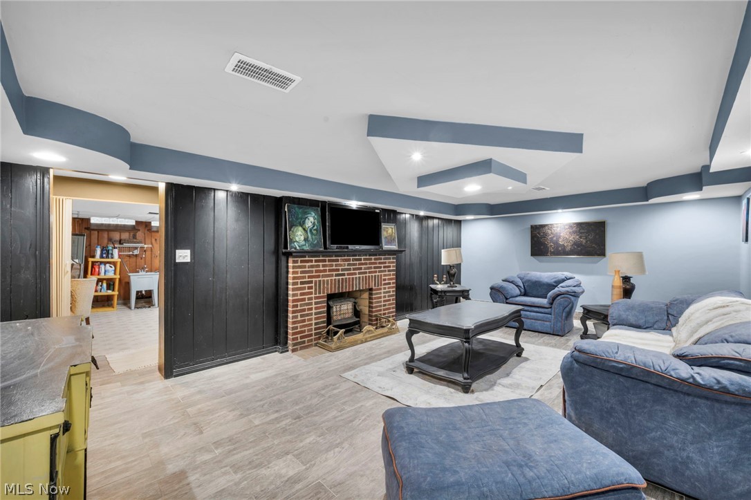 W H Lucas Cos Lakeview Road S - Residential
