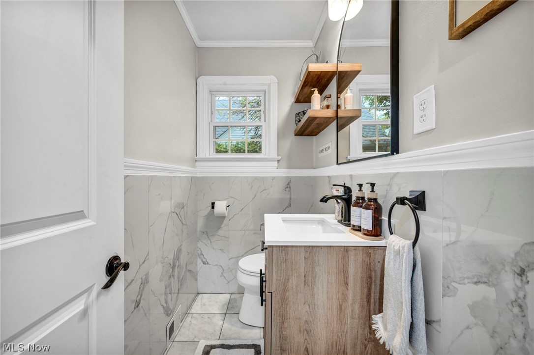 W H Lucas Cos Lakeview Road S - Residential