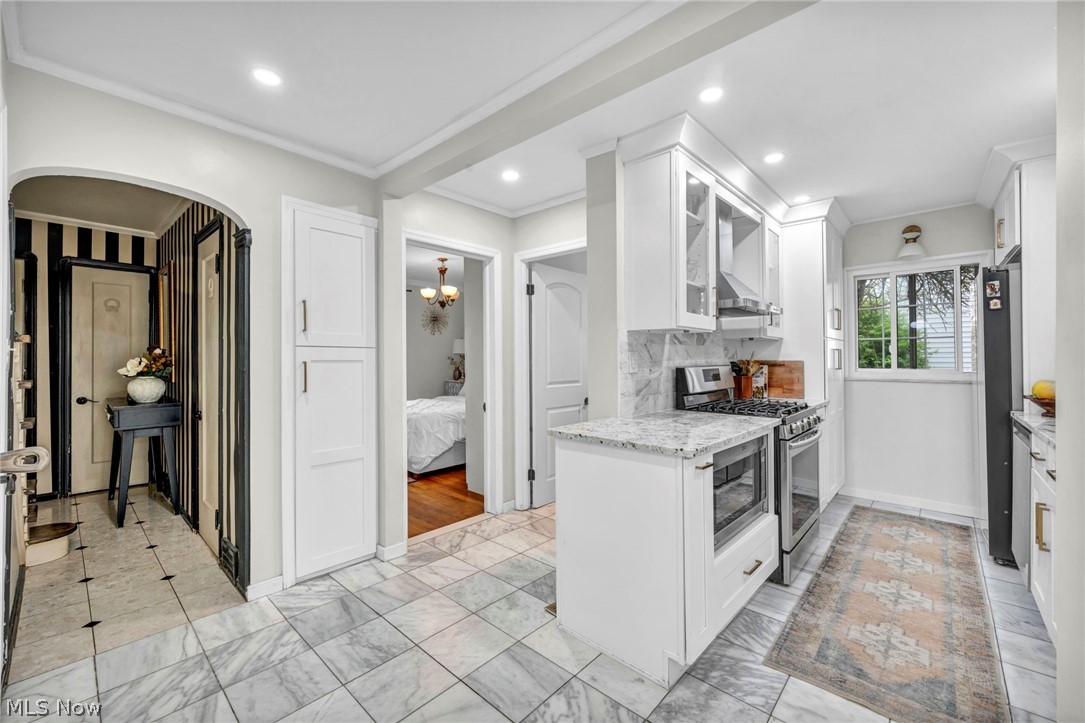 W H Lucas Cos Lakeview Road S - Residential