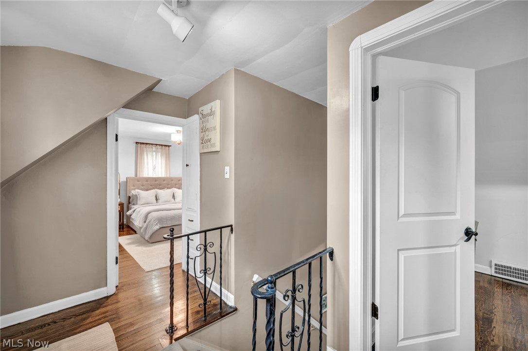 W H Lucas Cos Lakeview Road S - Residential