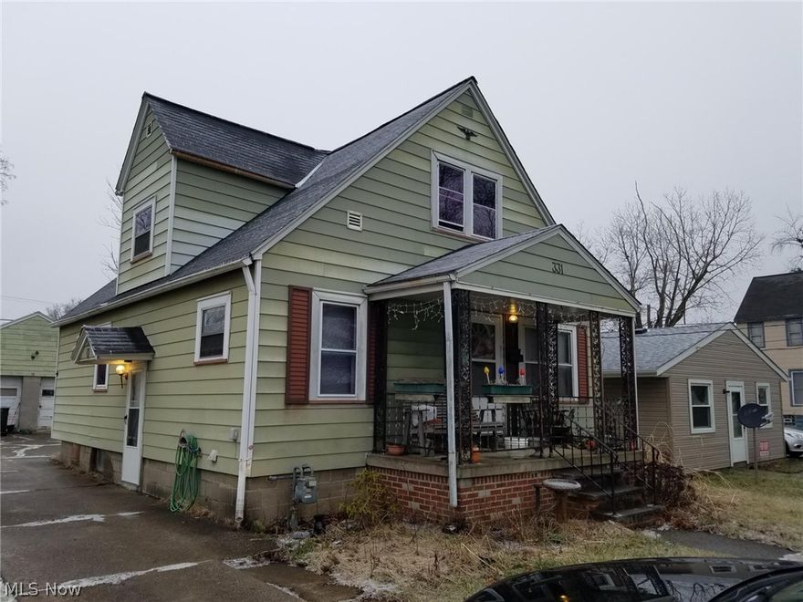 Check out this 4 BR Bungalow with 1.5 Baths, first floor master and bath, full basement, 2 car detached garage, deep lot, newer roof, fully
insulated, walking distance to schools and downtown Elyria, All appliances stay!