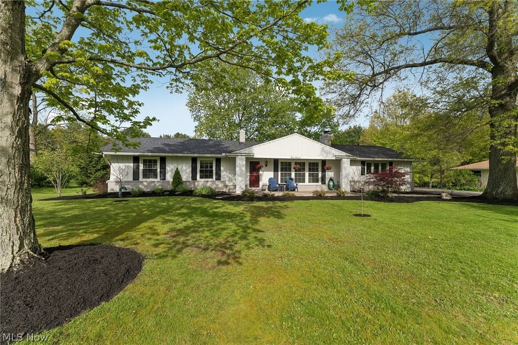 Photo of 111 Leaview Lane, Chagrin Falls, OH 44022 (MLS # 5210421)