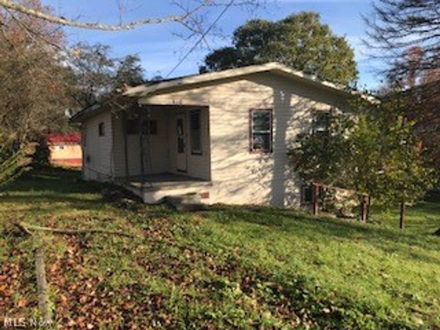 This ranch style features two bedrooms and 1 and 1/2 bath located on two lots! full basement and A/C!