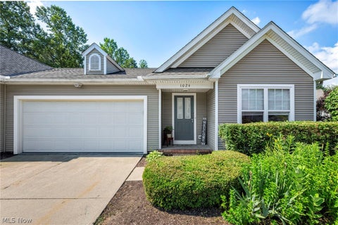 Condo For Sale - 1024 Saint Michaels Way<br/> Madison, OH 44057