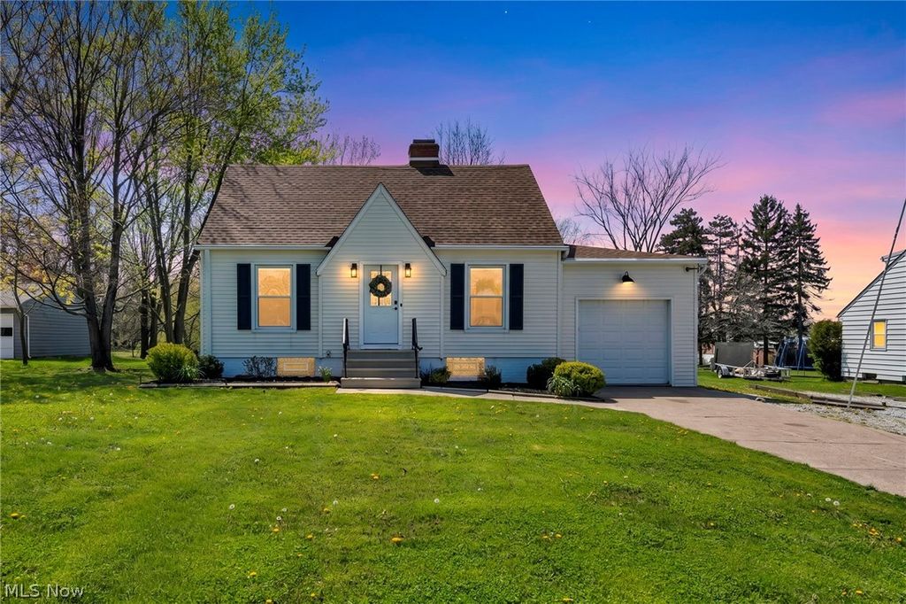 Photo of 375 Hillside Road, Seven Hills, OH 44131 (MLS # 5204139)