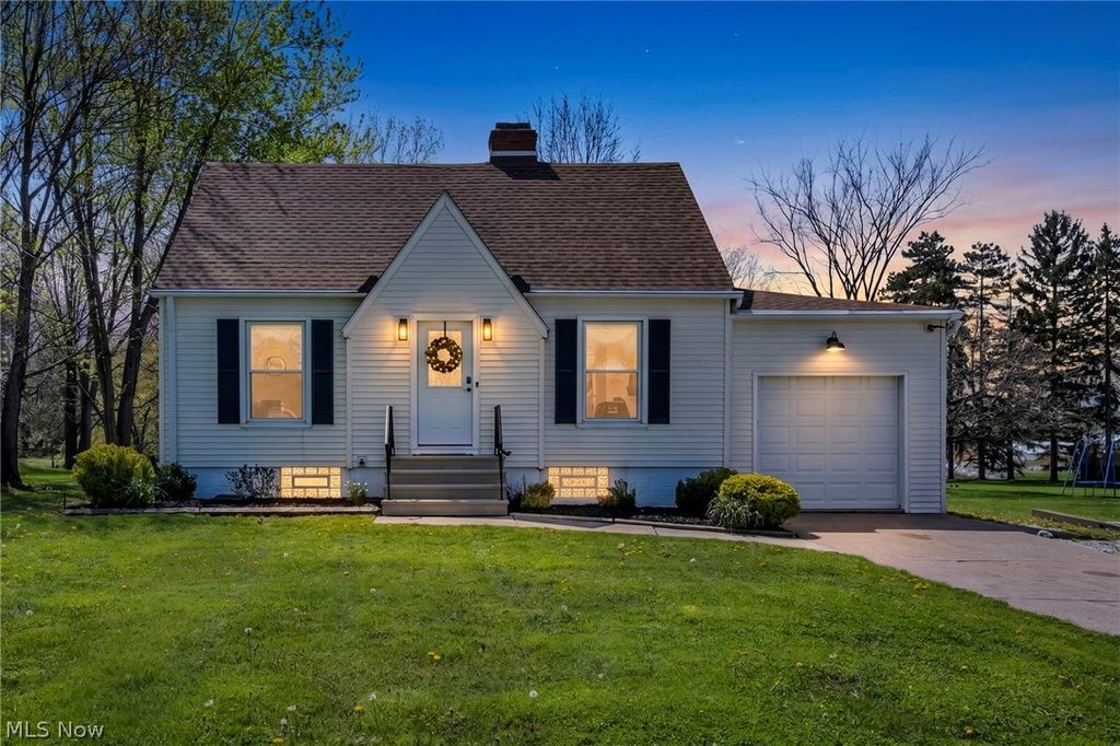 Photo of 375 Hillside Road, Seven Hills, OH 44131 (MLS # 5204139)