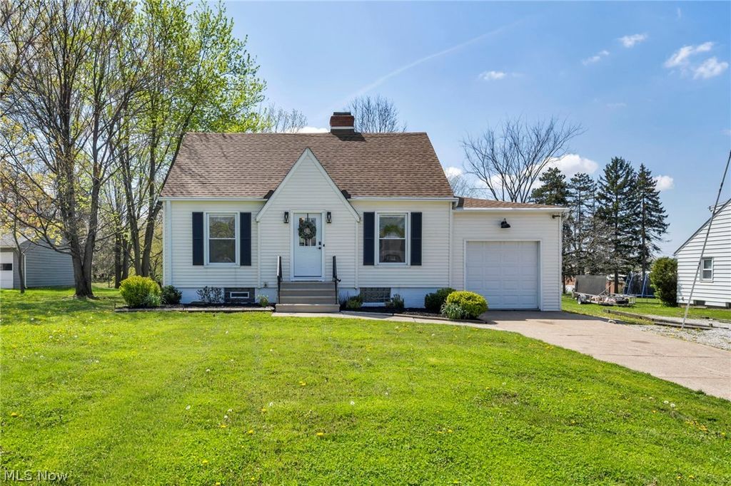 Photo of 375 Hillside Road, Seven Hills, OH 44131 (MLS # 5204139)