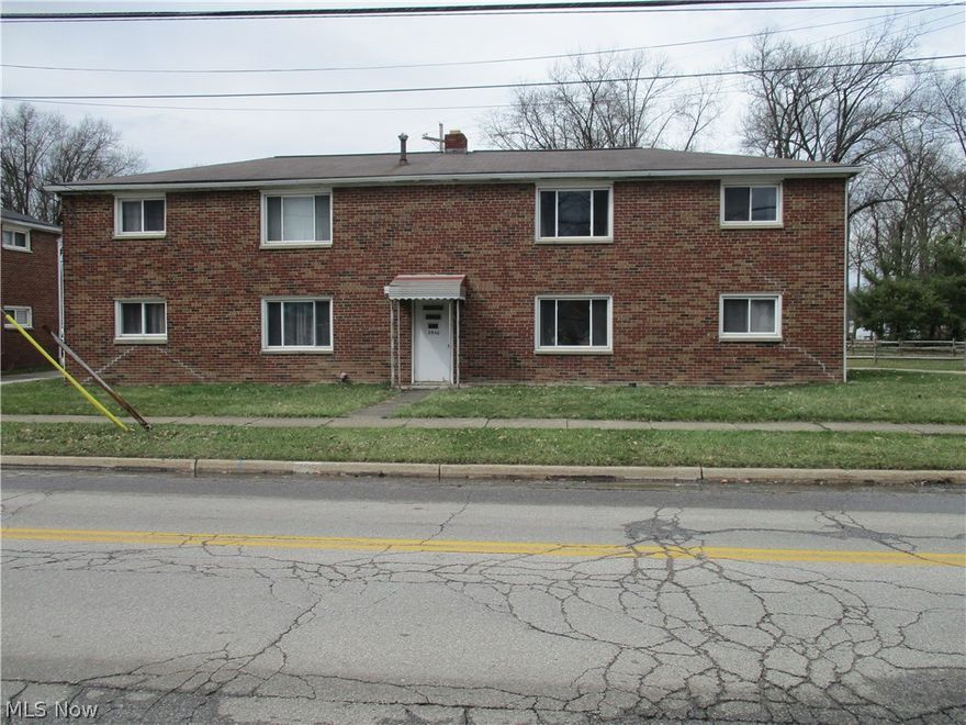 2nd Floor unit. Updated Bathroom. garage. No Pets