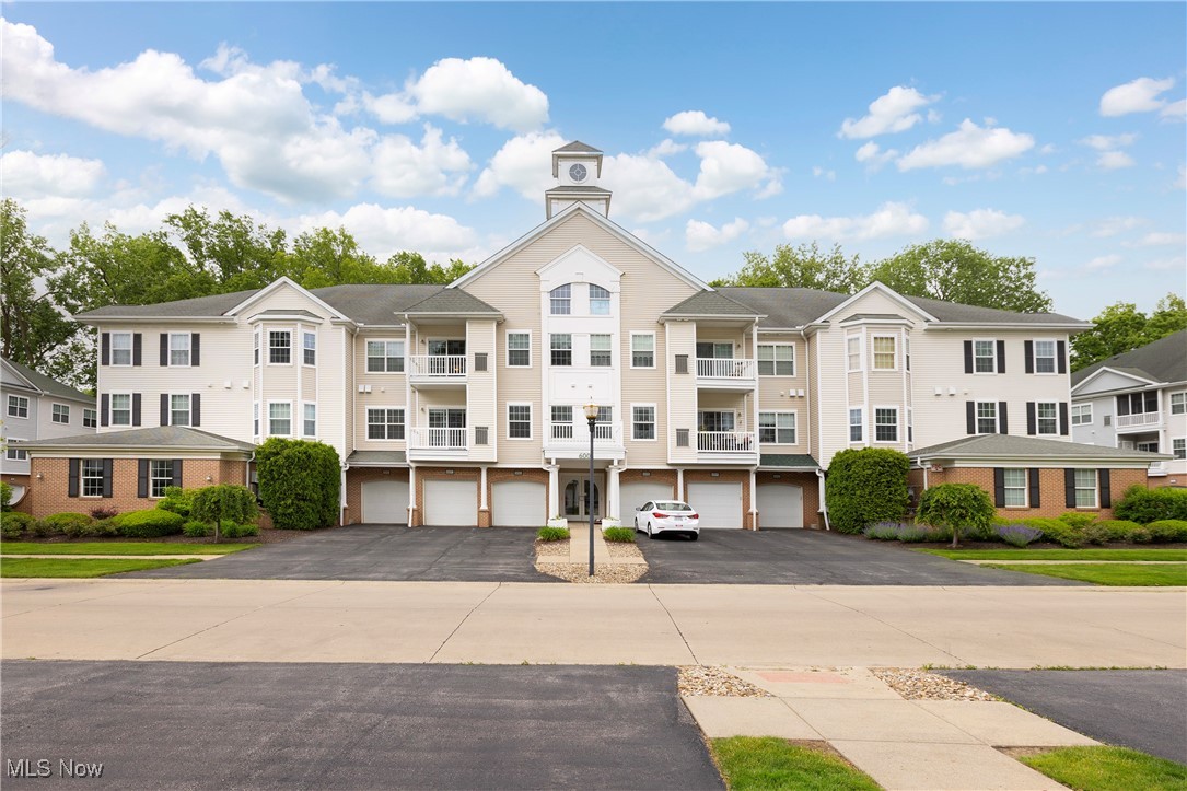 610 Aqua Marine Boulevard, Avon Lake, Ohio image 1