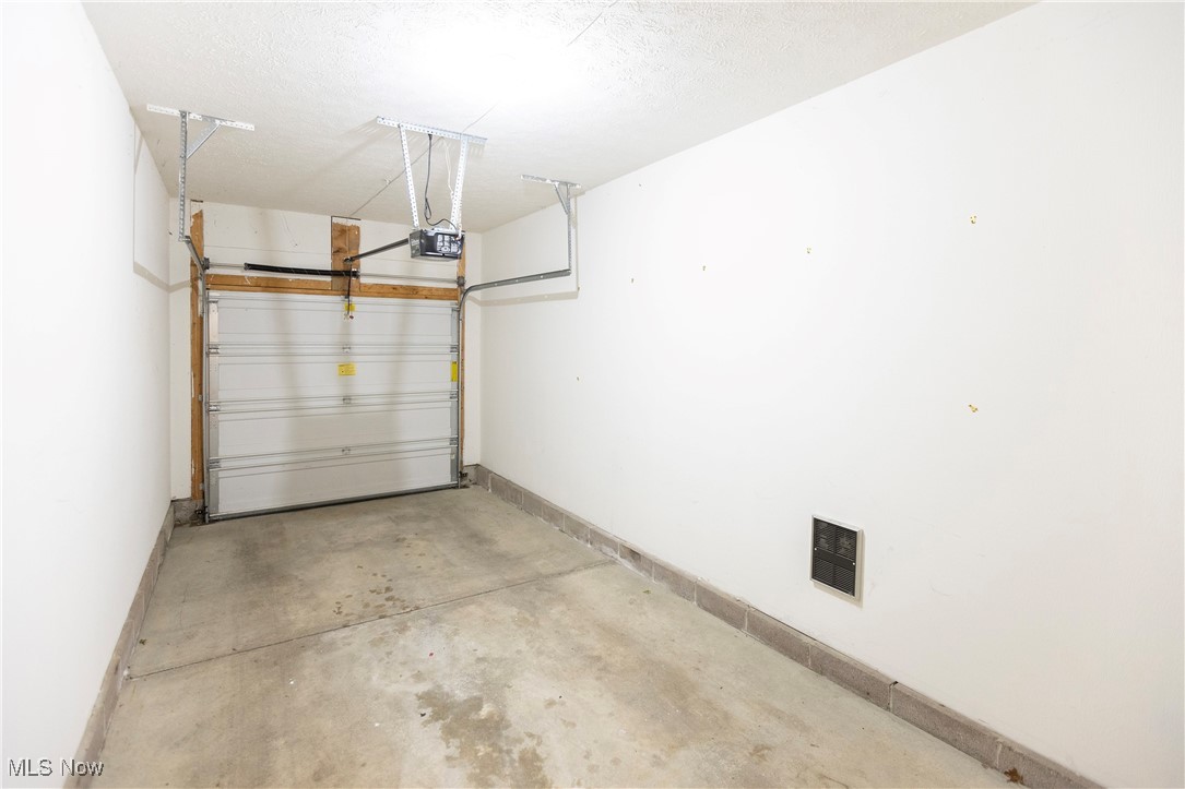 610 Aqua Marine Boulevard, Avon Lake, Ohio image 28