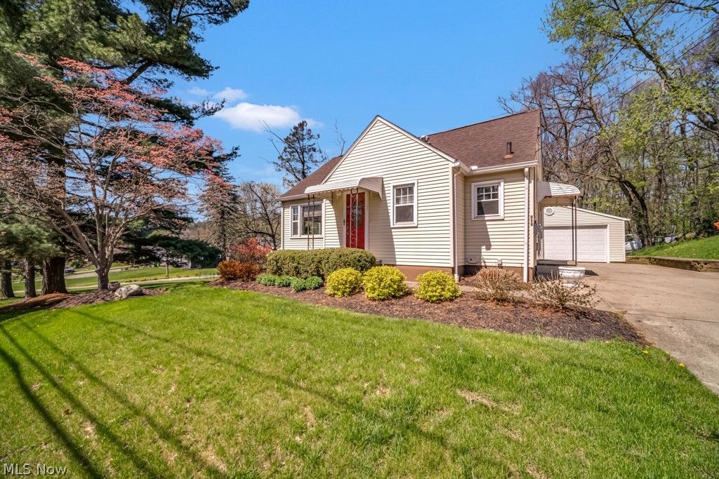 Photo of 324 W State Street, Barberton, OH 44203 (MLS # 5202566)