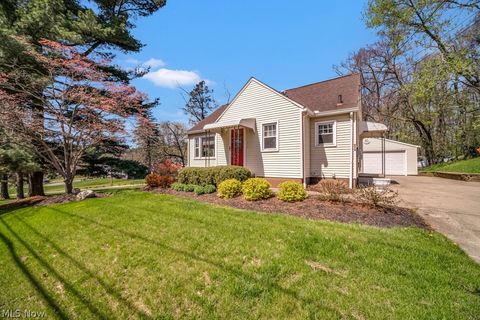 Tiny photo for 324 W State Street, Barberton, OH 44203 (MLS # 5202566)