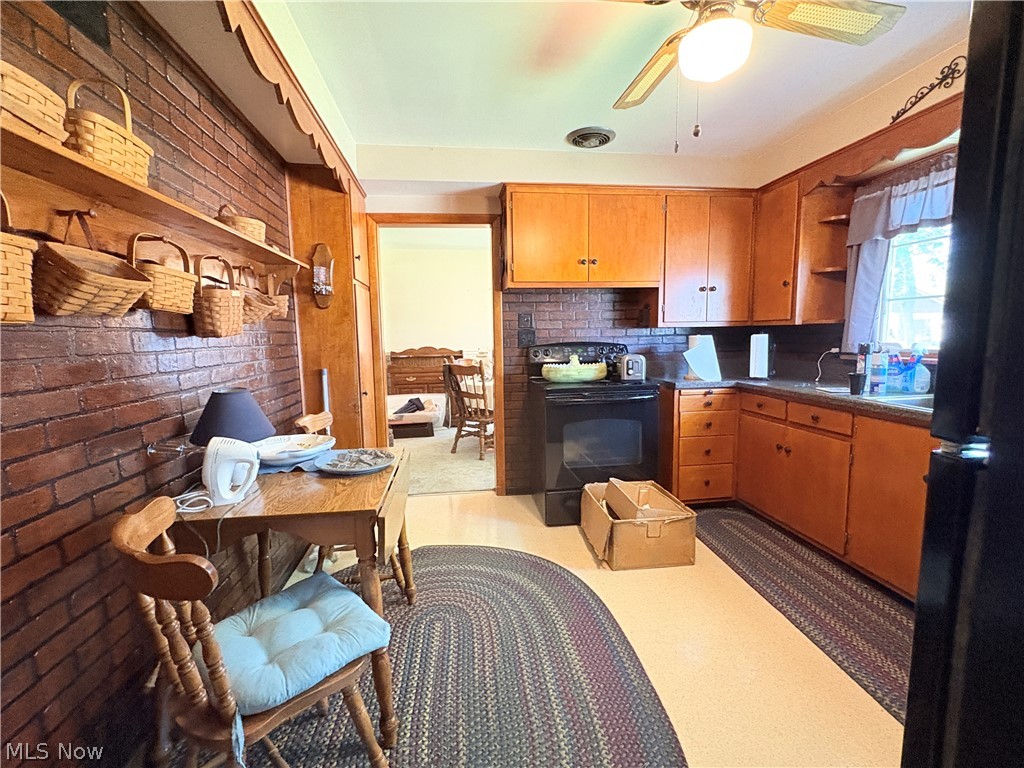 Holmes Tr - Residential