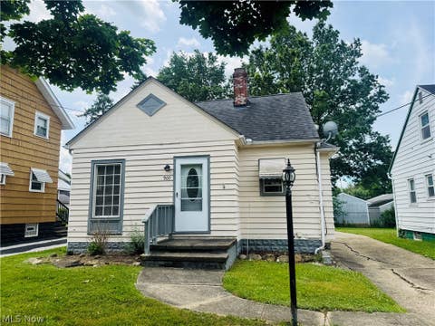 Photo of 960 Jason Avenue, Akron, OH 44314 (MLS # 5221744)