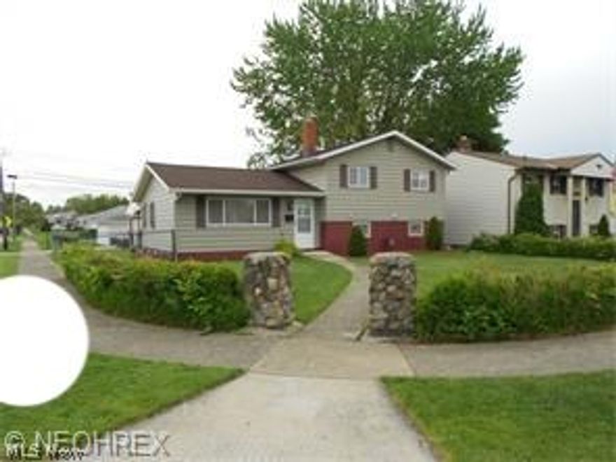Nice corner home 3 bedroom with extra room downstairs. Property has fully fenced back yard for kids or pets. Nice front yard, close to Brook Park  Rec center, police/fire station, schools, and shopping. Easy access to 71, 271 and 480 Two new full baths, new roof, new stainless fridge, stove, and above range microwave. Ceiling fans all stay, also has central air. Dining room table & family room sectional is included. Reduced below market value.  Make offers, sellers are motivated!