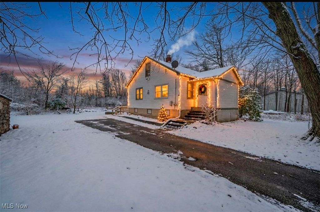 Photo of 6226 W Maple Avenue, Geneva, OH 44041 (MLS # 5168901)