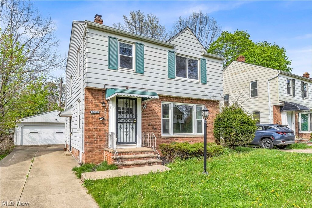 Photo of 16705 Glendale Avenue, Cleveland, OH 44128 (MLS # 5204024)