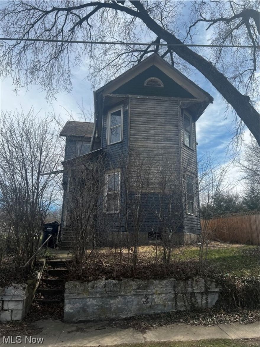 This house has a great deal of potential!!! Investor special. Huge 3 Bedroom with 2 full Bathrooms and full basement.