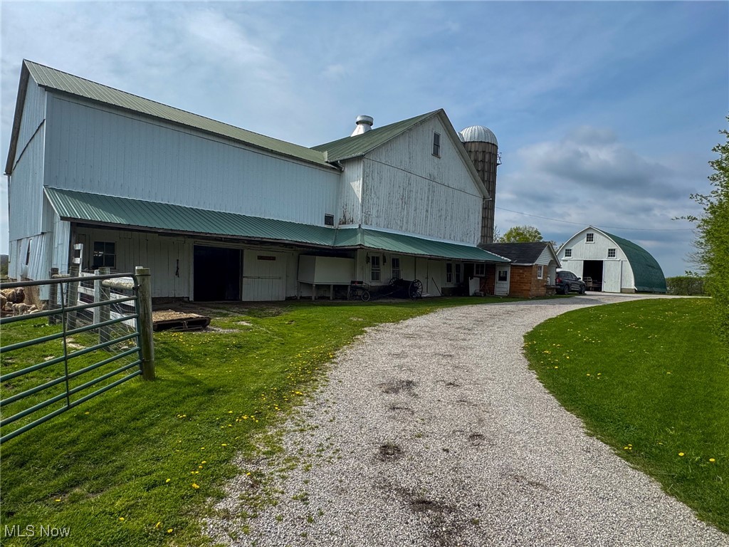 16321 Burton Windsor Road, Middlefield, Ohio image 2