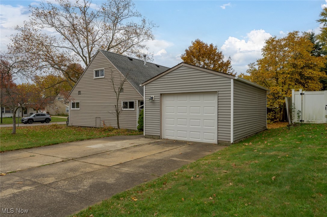 2340 Larchdale Drive, Cuyahoga Falls, Ohio image 25