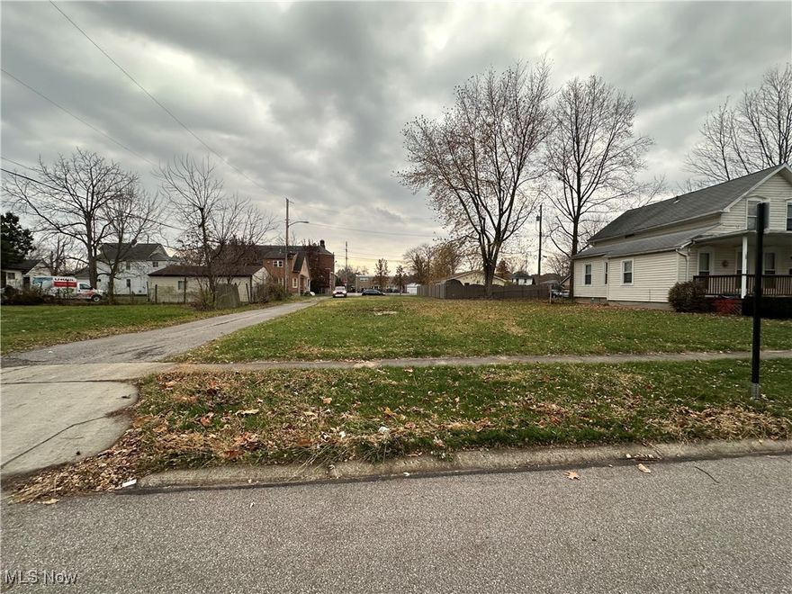 Lot for sale all utilities at the street. This lot can be sold as a package deal with MLS# 5172551. Buyer must preform due diligence.