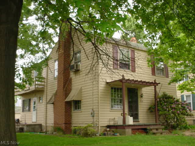 5 bed, 2 bath colonial in need of repairs, 2050 sq ft. Great corner lot across from park. Fireplace, 2 furnaces. 2013 electric updated. Needs roof, windows, paint, carpet. Build sweat equity, great potential!